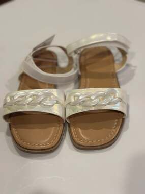 Elli by Capelli Girls' Iridescent White Chain Link Sandals